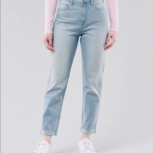 Hollister Ultra High Rise Mom Jeans